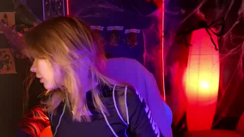 Lena online show from 10-19-25, 01:39