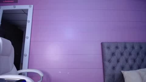 Snapshot of litle_lola chatting on 02-19-25, 11:28 LOLA online show from 02-19-25, 11:28