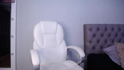 Snapshot of litle_lola chatting on 09-20-25, 08:37 LOLA online show from 09-20-25, 08:37