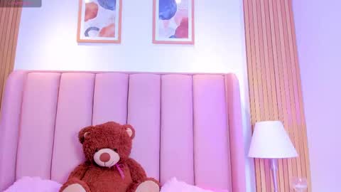 Snapshot of litlle_chanel chatting on 09-20-25, 11:44 Channel online show from 09-20-25, 11:44