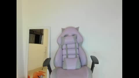 Snapshot of litlle_danni chatting on 02-21-25, 12:49 Danni online show from 02-21-25, 12:49