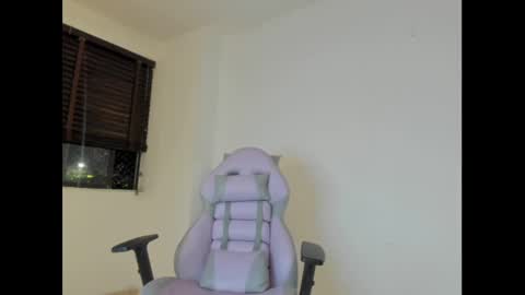 Snapshot of litlle_danni chatting on 02-23-25, 12:08 Danni online show from 02-23-25, 12:08