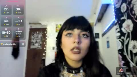 Snapshot of litlle_riot chatting on 01-06-26, 02:04 Little Riot online show from 01-06-26, 02:04