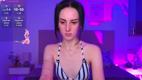 Snapshot of little1_molly chatting on 07-25-26, 09:45 Molly online show from 07-25-26, 09:45