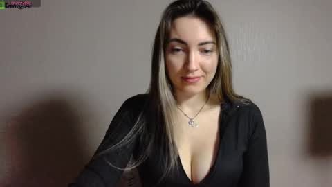 Snapshot of little___angell chatting on 10-01-25, 03:51 Tina online show from 10-01-25, 03:51