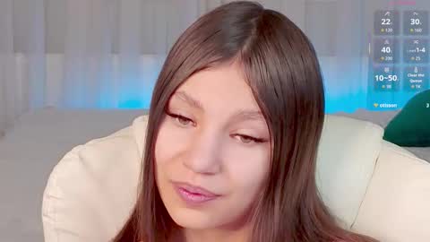 Snapshot of little__lunaa chatting on 12-18-25, 10:43 online show from 12-18-25, 10:43