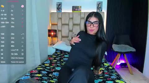 Sophie ---- connected from 1400 to 2100 Colombia time online show from 11-16-25, 09:31