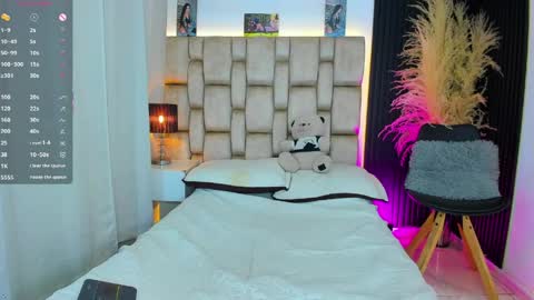 Sophie ---- connected from 1400 to 2100 Colombia time online show from 04-23-26, 07:49