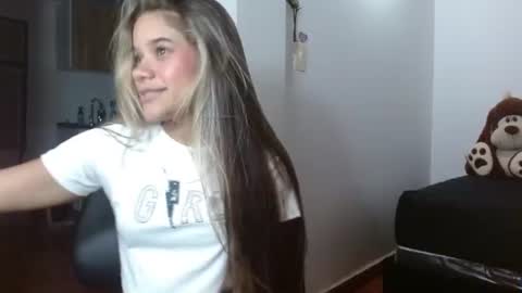 Snapshot of little_babyboo_ chatting on 06-22-26, 01:29 Catalina online show from 06-22-26, 01:29