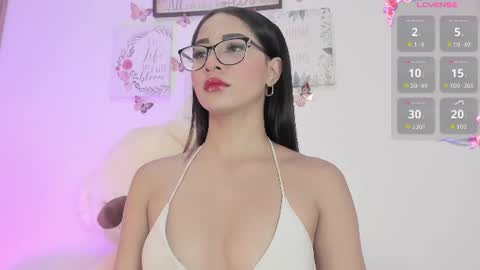 Snapshot of little_channel_ chatting on 06-18-26, 11:47 online show from 06-18-26, 11:47