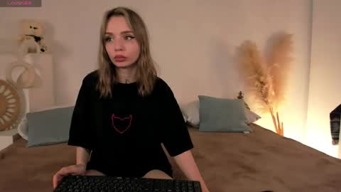 Snapshot of little_clare_ chatting on 05-22-26, 12:33 little_clare_ online show from 05-22-26, 12:33