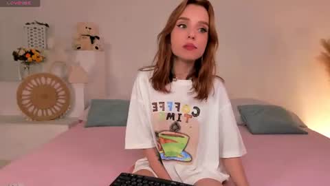 little_clare_ online show from 07-22-26, 06:16