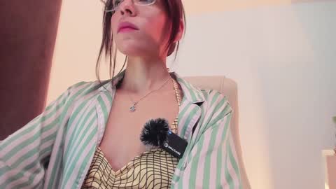 Snapshot of little_eli chatting on 01-24-25, 07:18 Help me reach 100 likes online show from 01-24-25, 07:18