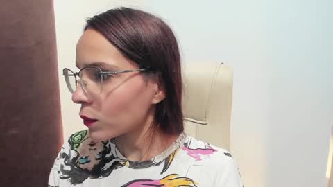 Snapshot of little_eli chatting on 02-01-25, 07:02 Help me reach 100 likes online show from 02-01-25, 07:02