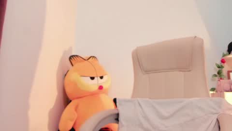 Snapshot of little_eli chatting on 02-04-25, 10:13 Help me reach 100 likes online show from 02-04-25, 10:13