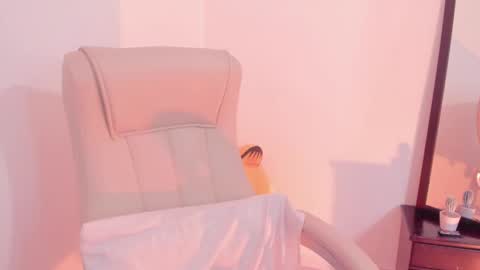 Snapshot of little_eli chatting on 02-09-25, 07:09 Help me reach 100 likes online show from 02-09-25, 07:09