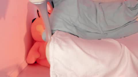 Snapshot of little_eli chatting on 02-09-25, 10:11 Help me reach 100 likes online show from 02-09-25, 10:11