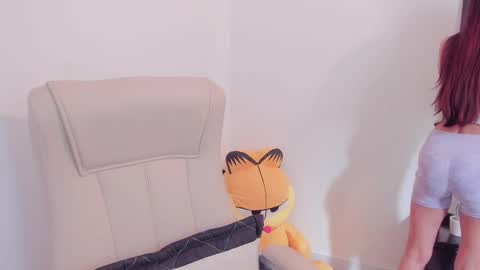 Snapshot of little_eli chatting on 02-10-25, 07:07 Help me reach 100 likes online show from 02-10-25, 07:07