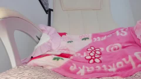 Snapshot of little_eli chatting on 03-05-25, 10:10 Help me reach 100 likes online show from 03-05-25, 10:10