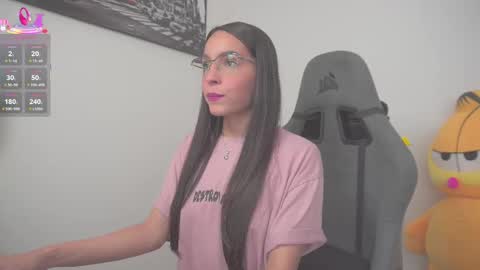 Snapshot of little_eli chatting on 09-08-25, 07:13 Help me reach 100 likes online show from 09-08-25, 07:13