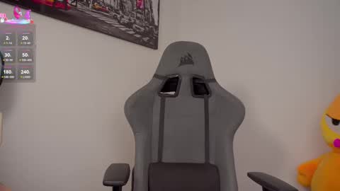 Snapshot of little_eli chatting on 09-15-25, 07:14 Help me reach 100 likes online show from 09-15-25, 07:14