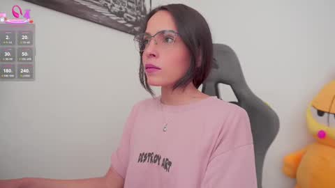 Snapshot of little_eli chatting on 09-16-25, 07:15 Help me reach 100 likes online show from 09-16-25, 07:15