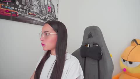 Snapshot of little_eli chatting on 10-01-25, 07:09 Help me reach 100 likes online show from 10-01-25, 07:09