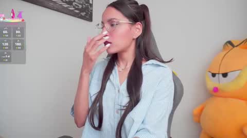 Snapshot of little_eli chatting on 10-07-25, 07:44 Help me reach 100 likes online show from 10-07-25, 07:44