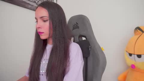 Snapshot of little_eli chatting on 10-13-25, 07:14 Help me reach 100 likes online show from 10-13-25, 07:14