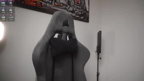 Snapshot of little_eli chatting on 11-20-25, 07:13 Help me reach 100 likes online show from 11-20-25, 07:13