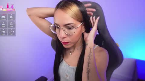 Snapshot of little_eli chatting on 11-25-25, 07:14 Help me reach 100 likes online show from 11-25-25, 07:14