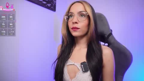 Snapshot of little_eli chatting on 11-27-25, 07:16 Help me reach 100 likes online show from 11-27-25, 07:16