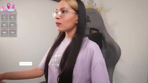 Snapshot of little_eli chatting on 12-14-25, 07:07 Help me reach 100 likes online show from 12-14-25, 07:07