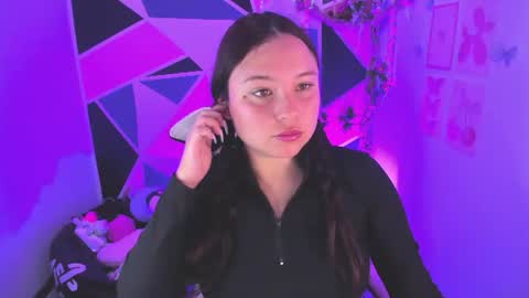 Snapshot of little_emma0 chatting on 07-10-26, 05:48 Carol online show from 07-10-26, 05:48