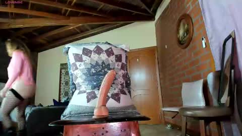 Izzi online show from 02-19-25, 08:41