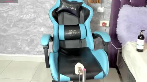 Snapshot of little_lili19 chatting on 01-19-25, 09:02 Lili online show from 01-19-25, 09:02