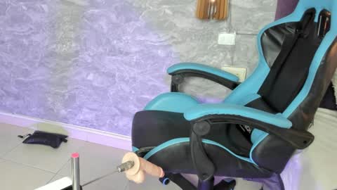 Snapshot of little_lili19 chatting on 01-22-25, 10:15 Lili online show from 01-22-25, 10:15