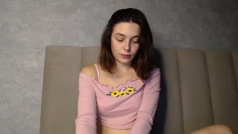 Snapshot of little_mia__ chatting on 10-21-25, 09:04 Mia Im online every day 1530 PM in New York 2030 PM in London online show from 10-21-25, 09:04