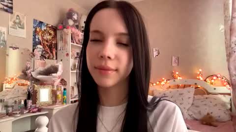 Snapshot of little_milou chatting on 10-16-25, 12:39 Milou online show from 10-16-25, 12:39