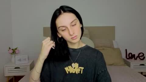 Snapshot of little_mollee chatting on 10-16-25, 08:10 little_mollee online show from 10-16-25, 08:10