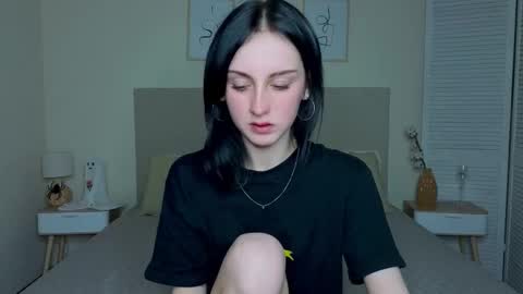 Snapshot of little_mollee chatting on 11-11-25, 09:48 little_mollee online show from 11-11-25, 09:48