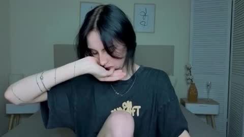 Snapshot of little_mollee chatting on 11-12-25, 10:09 little_mollee online show from 11-12-25, 10:09