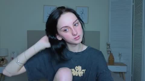 Snapshot of little_mollee chatting on 11-17-25, 04:40 little_mollee online show from 11-17-25, 04:40