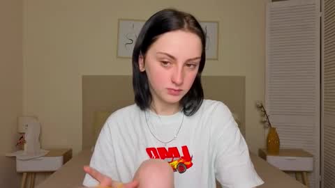 Snapshot of little_mollee chatting on 11-23-25, 04:01 little_mollee online show from 11-23-25, 04:01