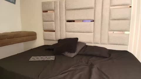 Mia online show from 11-29-25, 03:37