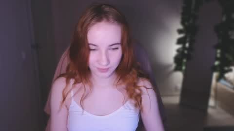 Snapshot of little_pretty_woman chatting on 12-12-24, 08:10 little_pretty_woman online show from 12-12-24, 08:10