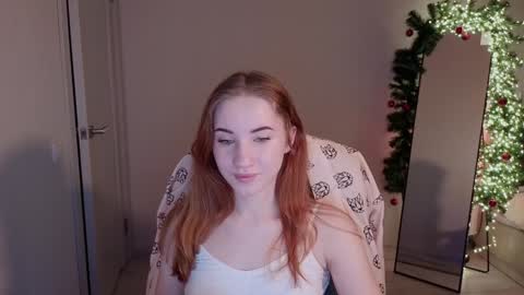 Snapshot of little_pretty_woman chatting on 12-17-24, 11:38 little_pretty_woman online show from 12-17-24, 11:38