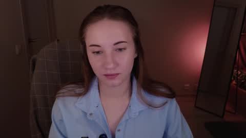 Snapshot of little_pretty_woman chatting on 10-16-25, 07:37 little_pretty_woman online show from 10-16-25, 07:37