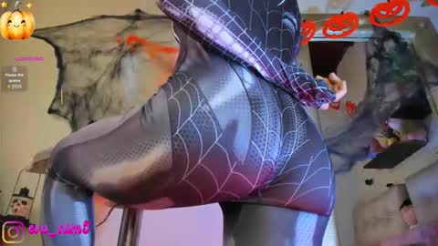 Snapshot of little_red_18 chatting on 10-29-25, 05:14 Eva online show from 10-29-25, 05:14