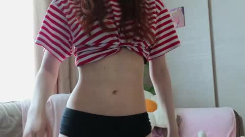 Snapshot of little_red_rosy chatting on 05-19-26, 05:03 Rosy online show from 05-19-26, 05:03